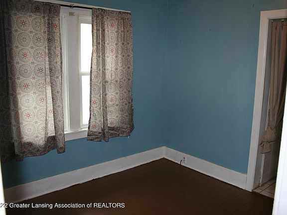 5th image of 430 N Foster Ave