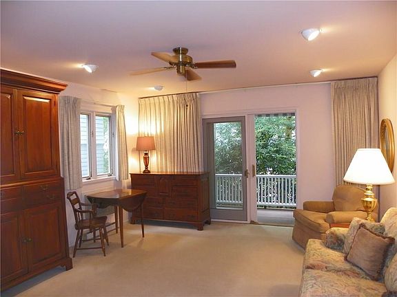 4th image of 28-30 Waugh Ave #4