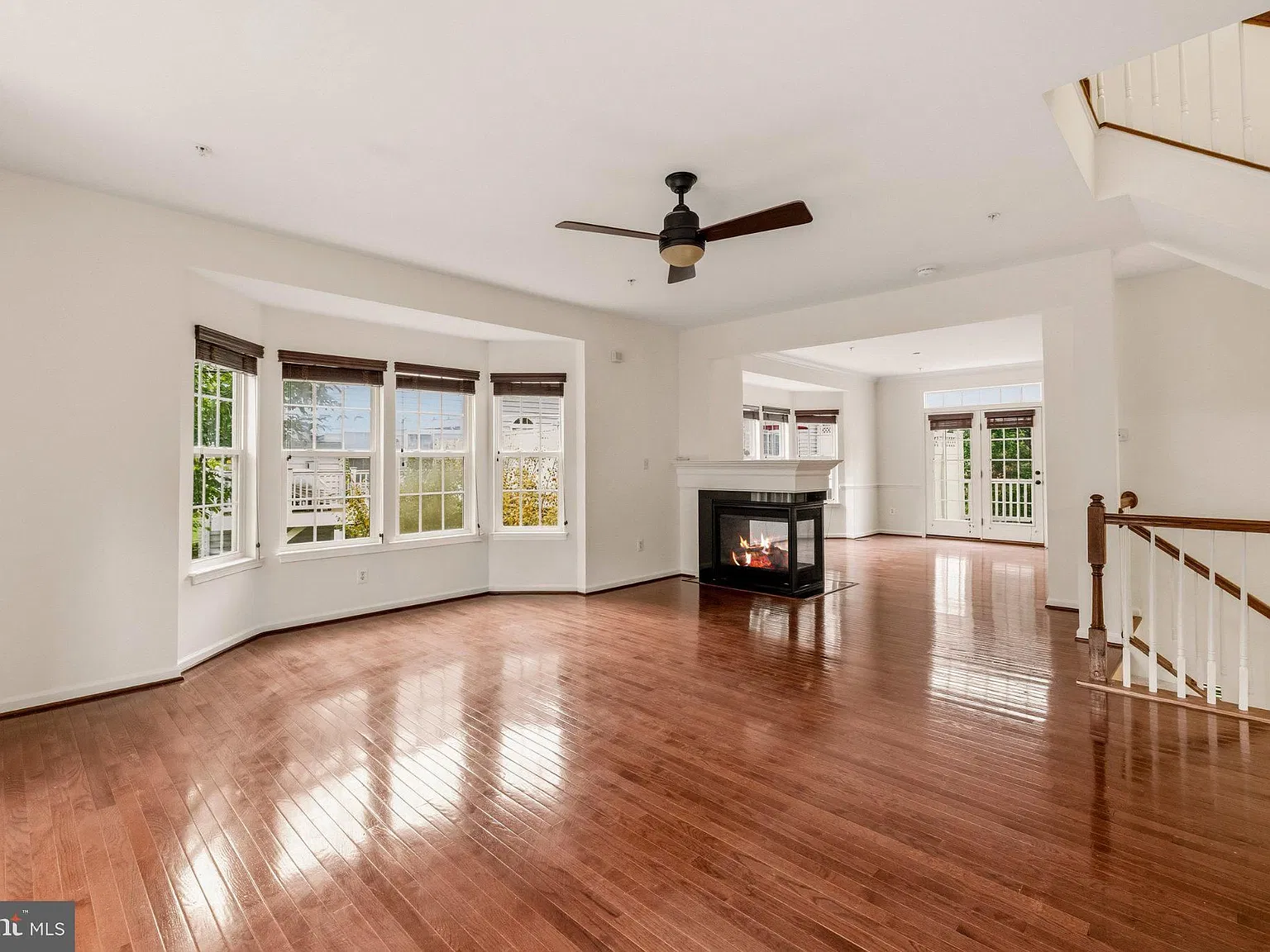 3 bed, 4.0 bath, 2548 sqft, $3,600 — Photo 2