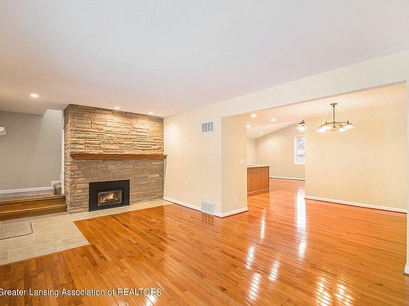 5th image of 4279 Oakwood Dr