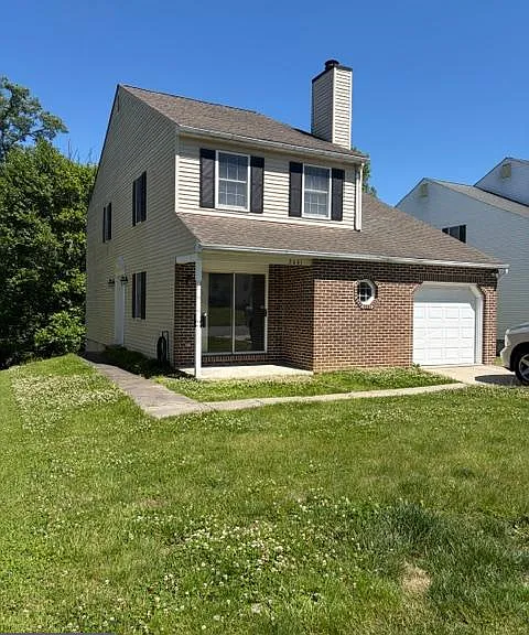 2001 Vista Ln — Photo 1