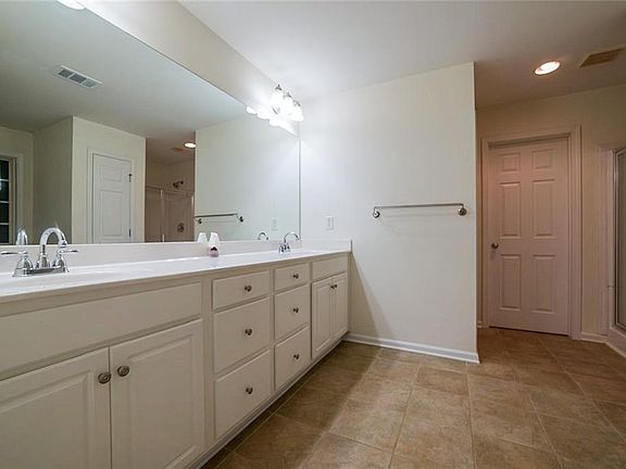 4th image of 1440 Highland Oaks Way