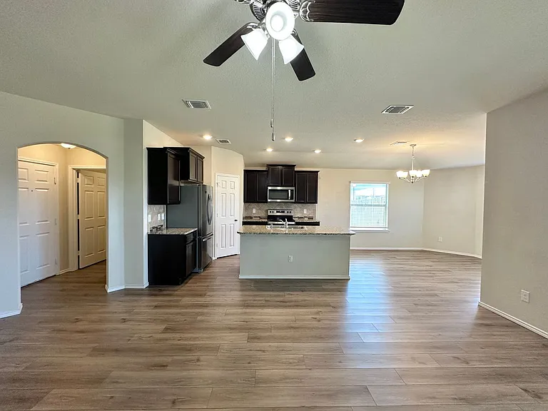 300 Danielle Dr — Photo 4