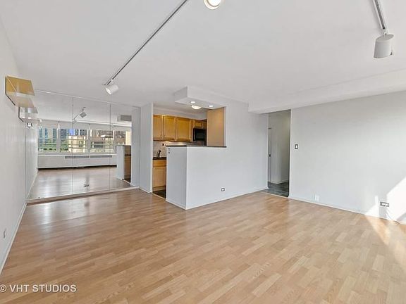 5th image of 3950 N Lake Shore Dr APT 621D