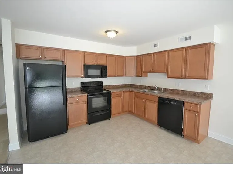 203 Hamilton St — Photo 1