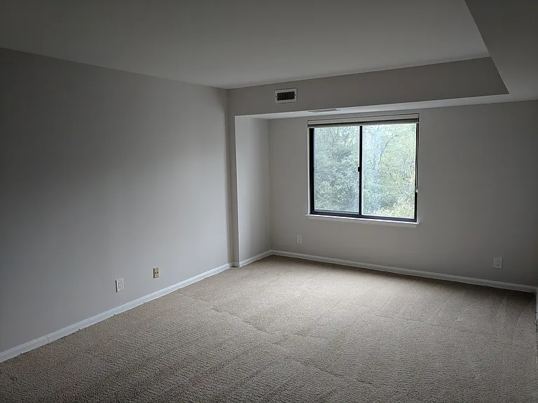 3800 Powell Ln #403 — Photo 11
