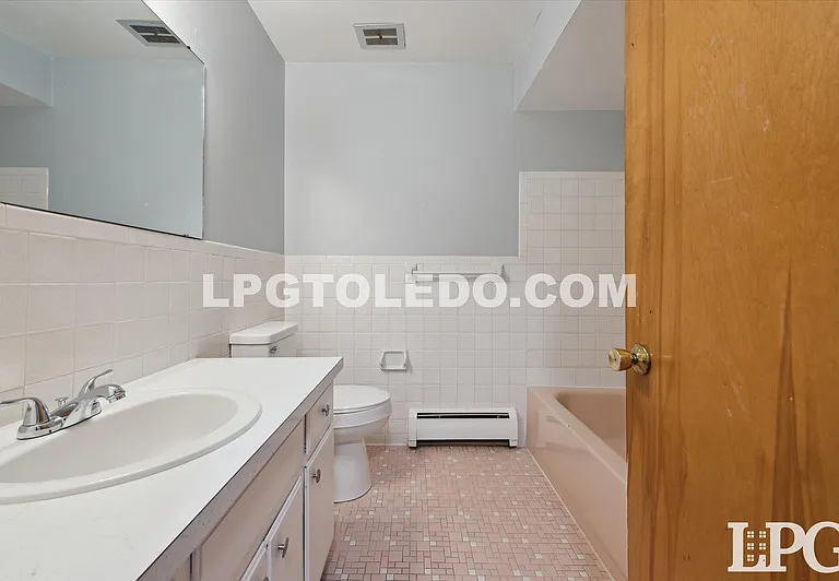 3310 Arlington Ave #8 — Photo 12