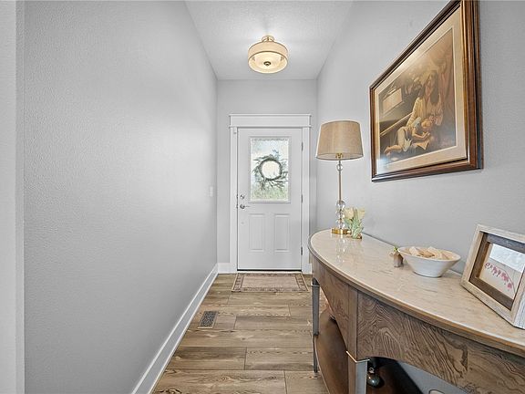 3rd image of 503 NE Brookridge Cir