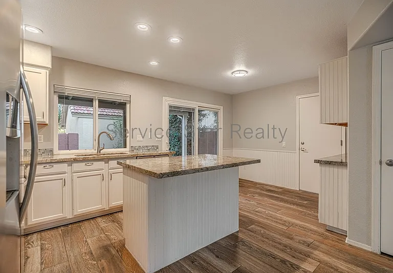 3801 E Orchid Ln — Photo 8