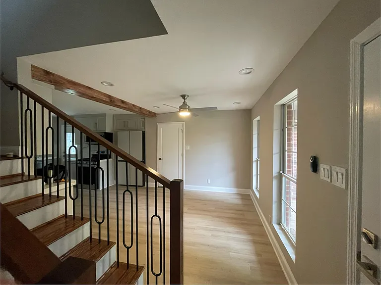 1433 Pickwick Ln — Photo 14