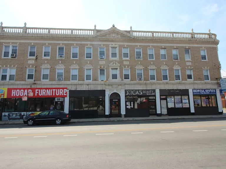 3250 N Pulaski Rd #214 — Photo 5