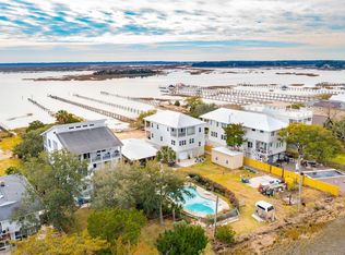 924 W Oceanview Rd, Charleston, SC 29412