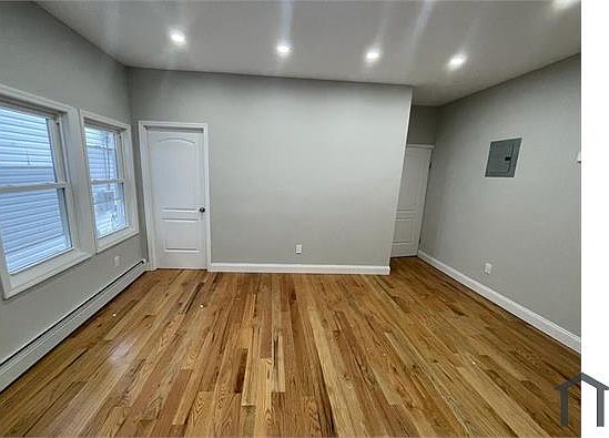4th image of 852 E 229th St #1
