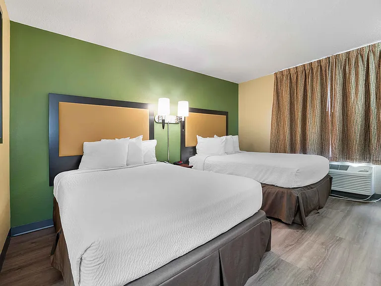 Studio Suite - 2 Full Beds