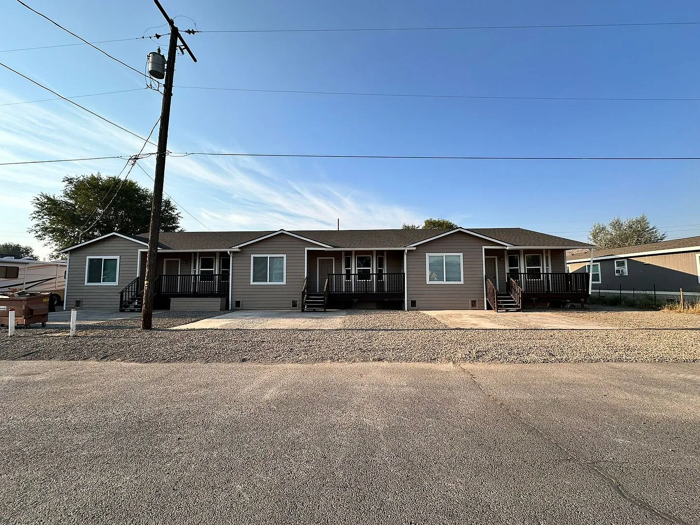 Move In Special! $500 Off First Months Rent! Newly Remodeled 3 Bedroom / 2 Bathroo Tri-Plex In Pr... — Photo 2