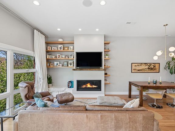 4th image of 1725 N Sheffield Ave #2