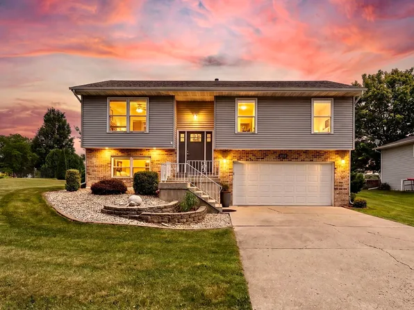 4176 Thornhill Dr, Crown Point, IN 46307