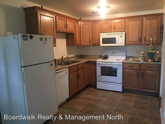 2nd image of 653 20th St APT 4