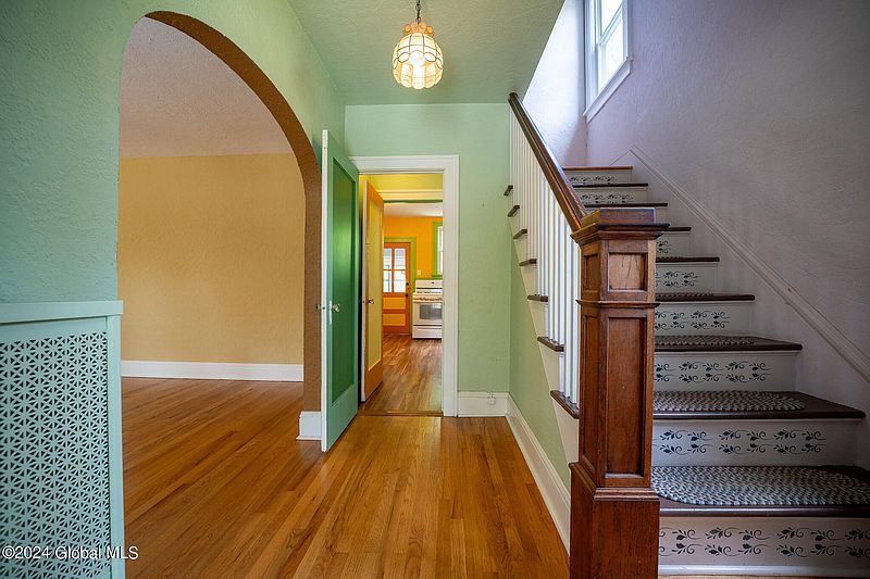 5th image of 108 Winnie Street