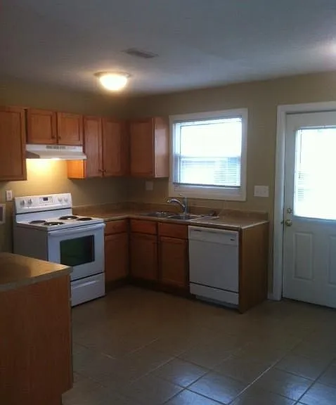 2742 S 51st St — Photo 5