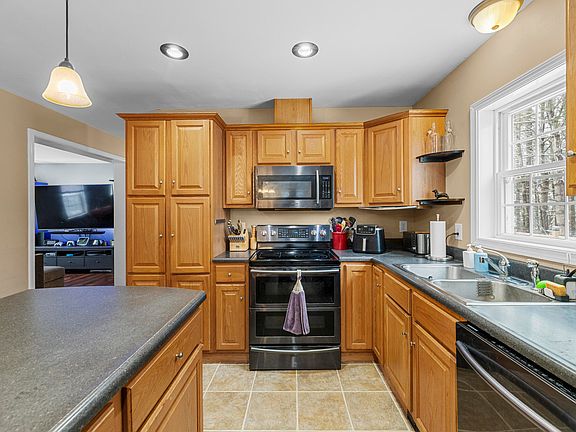 4th image of 62 Heath Road