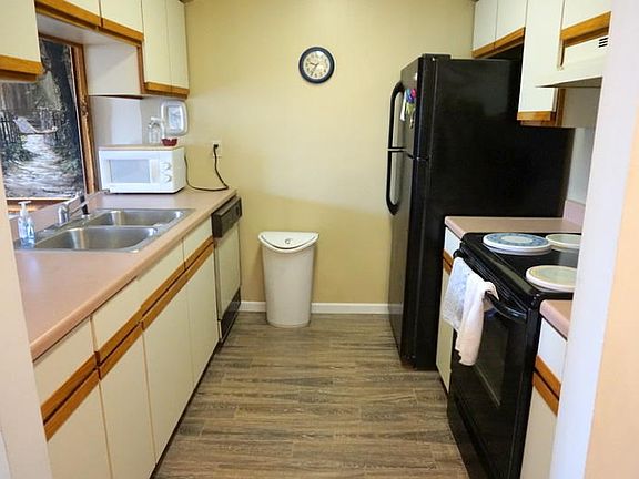5th image of 257 Clubhouse Dr APT 5