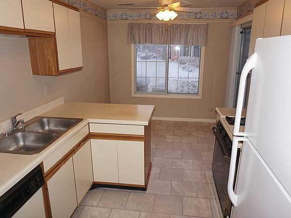 5th image of 200 Charleston Ct Unit 5