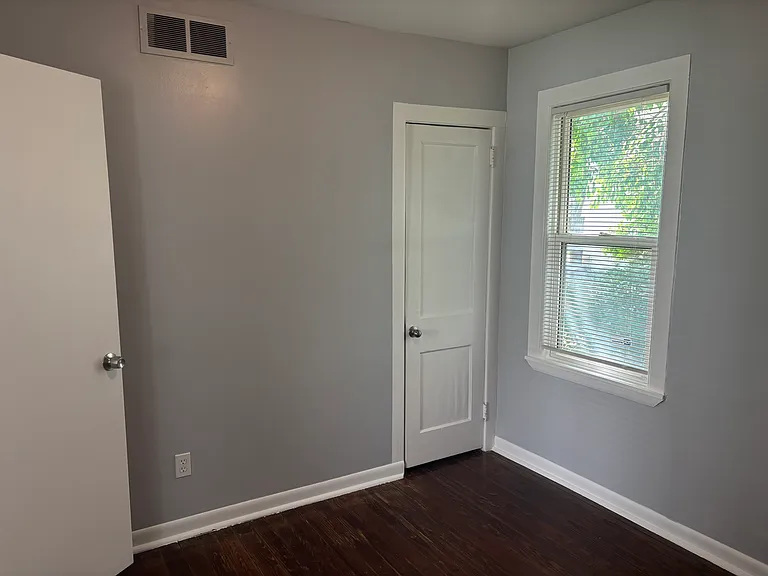 22441 Ridgeway St — Photo 23