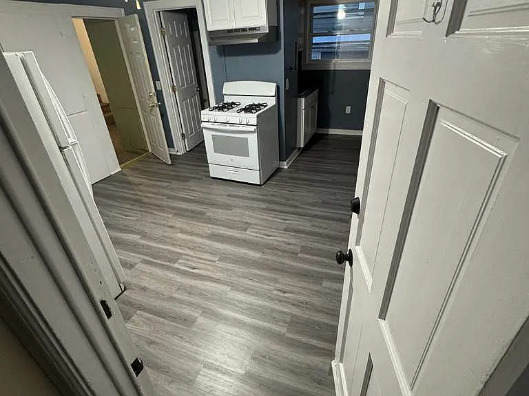 440 Laurel St — Photo 3