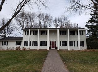 1302 Ridgeway Rd, Marshall, MN 56258