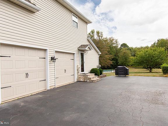 3rd image of 329 Meadow Glen Dr