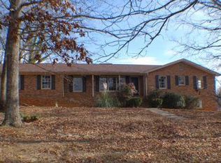 109 Foxx Trott Ln, Cleveland, GA 30528