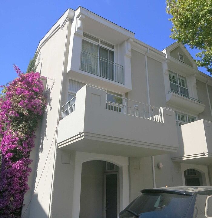1st image of 321 Dunsmuir Ter Unit 1