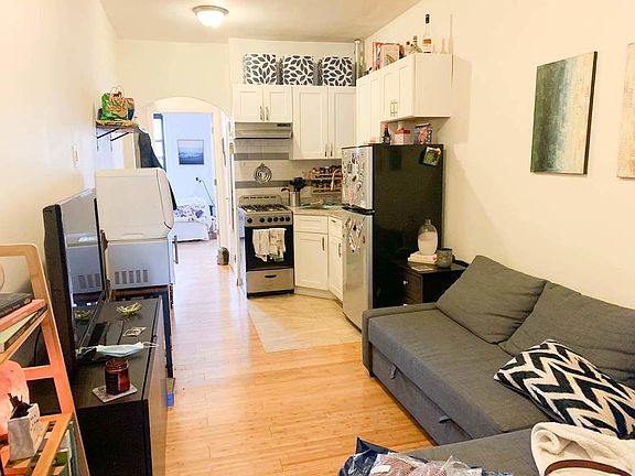 3rd image of 186 Greenpoint Ave #3R