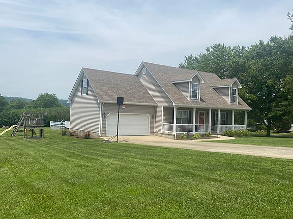 2nd image of 661 Sierra Cir
