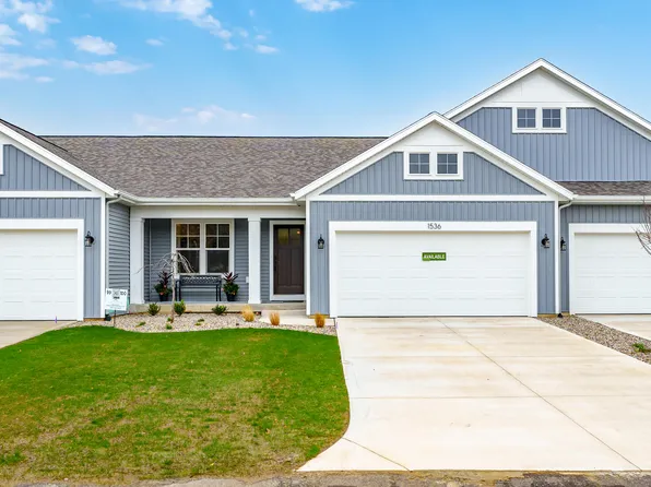 1536 N Village Cir, Kalamazoo, MI 49009