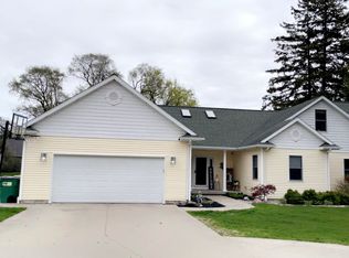 297 Lagoon Beach Dr, Bay City, MI 48706