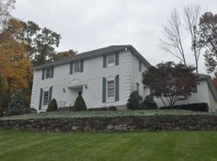 2 Cherokee Ct, Montville, NJ 07045