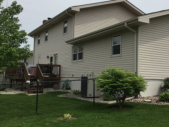 3rd image of 920 Bordeaux Ave