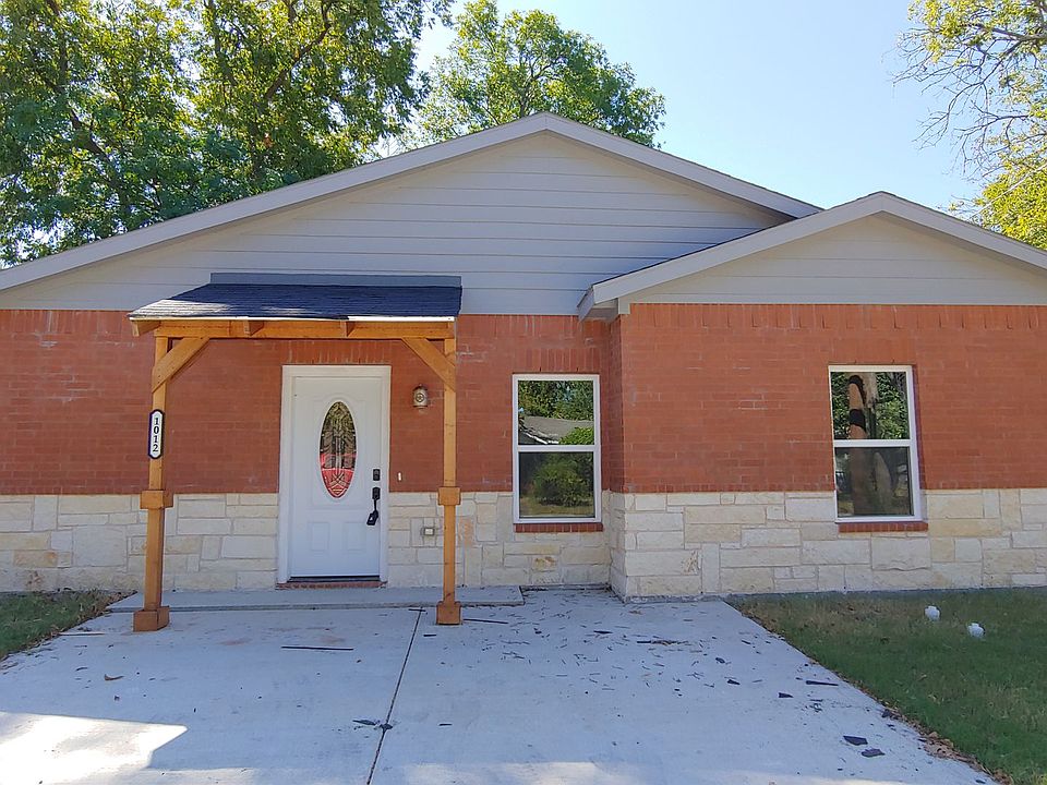 1st image of 1012 E Oak St