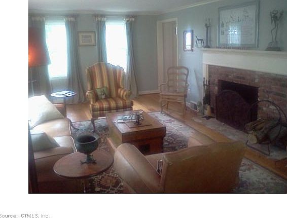 5th image of 42 Dorset Ln
