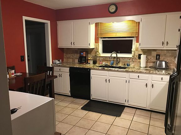 5th image of 1057 Pinecrest Cir