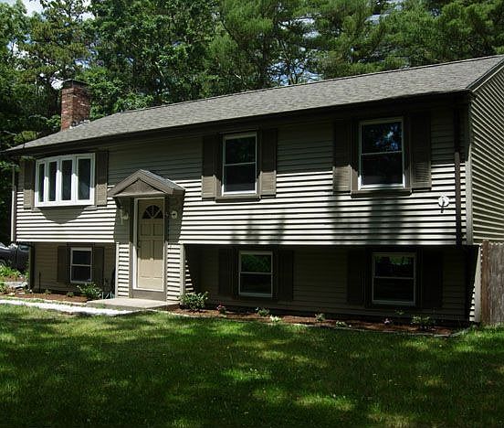 Raised Ranch in scenic Rochester