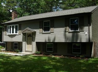 617 Marys Pond Rd, Rochester, MA 02770