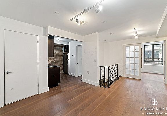 3rd image of 843 Dekalb Ave #1D