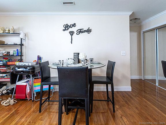 5th image of 309 Ely Ave APT H1