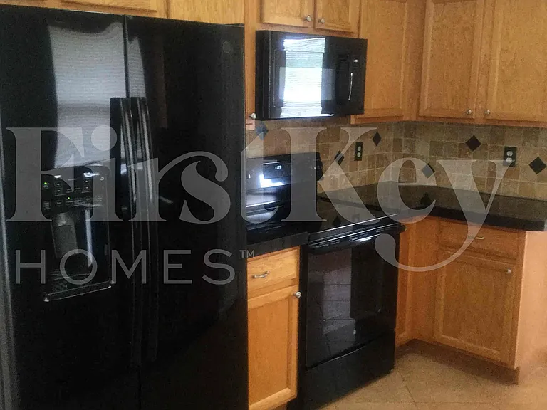662 SW Sandbar Ter — Photo 9