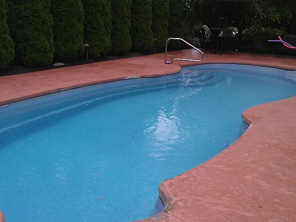 3rd image of 7865 Stoneleigh Ln