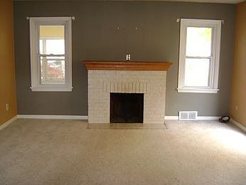 3rd image of 864 Woodbine Blvd