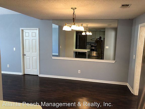 4th image of 2391 Sherrie Ln SW